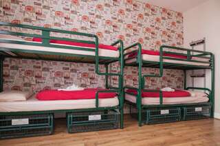 Хостелы Abrahams Hostel Дублин 1 кровать в общем номере для женщин с 4 кроватями и ванной комнатой-2
